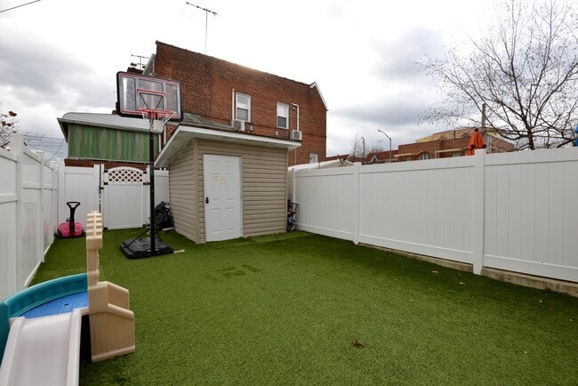 Building Photo - 174-06 Jewel Ave