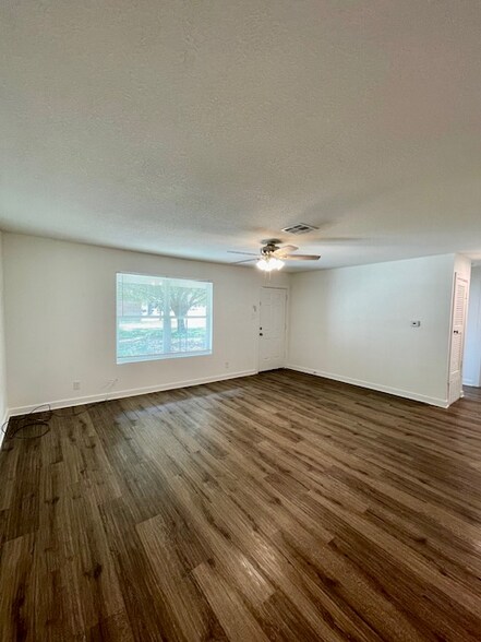 Building Photo - 105 Faye Dr