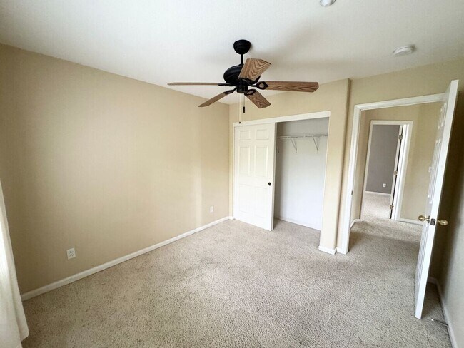 Building Photo - STUNNING & SPACIOUS 4 BEDROOM HOME IN LIVE...