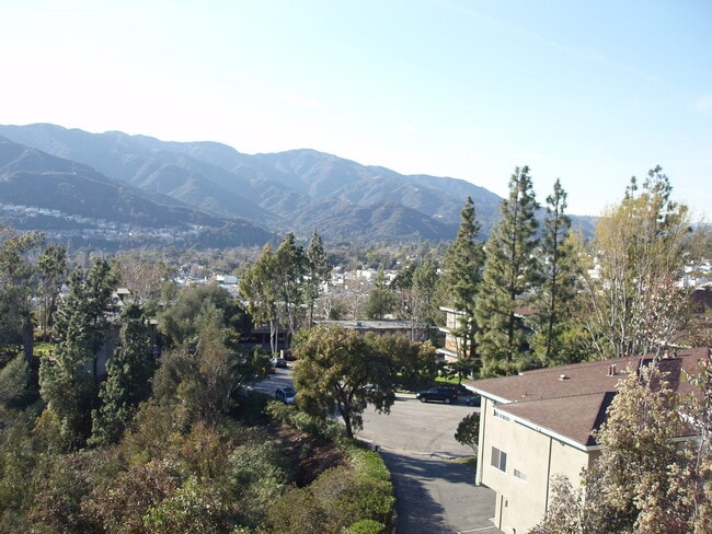 Building Photo - COMING SOON!! Gorgeous condo with Amazing Views!