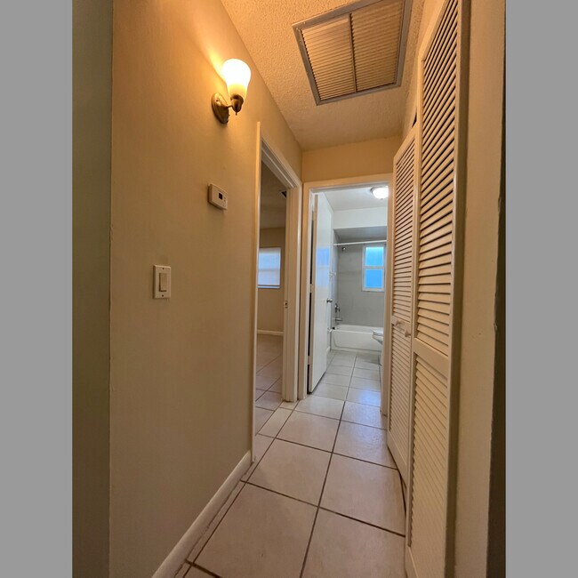 Building Photo - 7247 Albany Rd