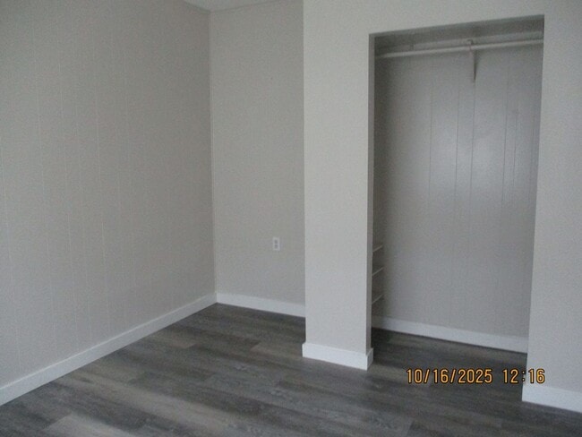 Building Photo - 300 N Tilden St