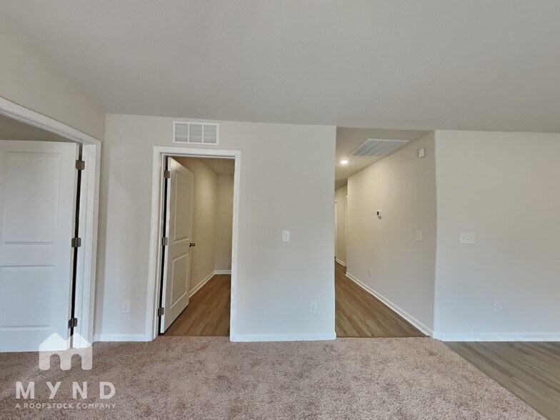 Building Photo - 62 Everglade Wy