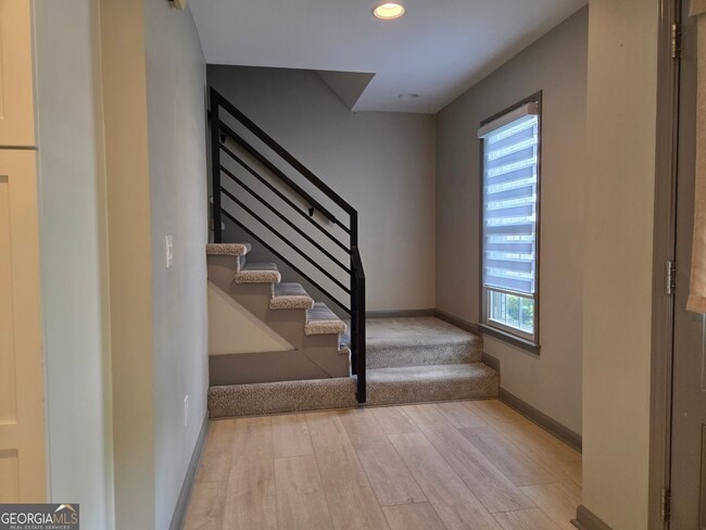 Building Photo - 215 Calgary Dr