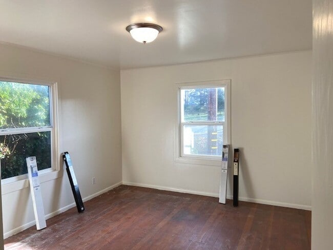 Building Photo - Nice updates in this 2 / 1 house with 2 ca...