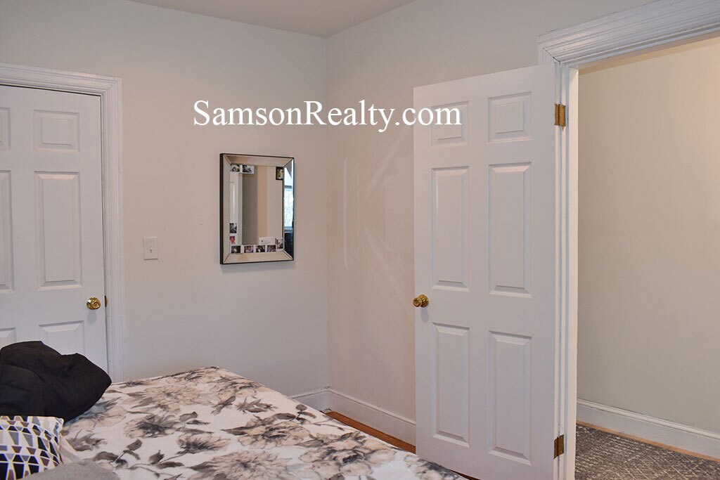 Building Photo - 351 Thayer St