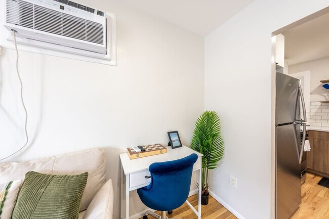 Building Photo - 33 Adams St