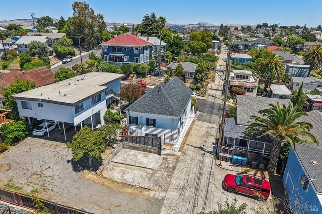 Building Photo - 517 Branciforte St