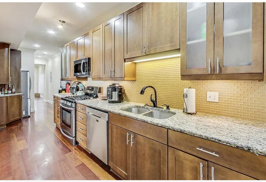 Galway kitchen - 8145 S Prairie Ave