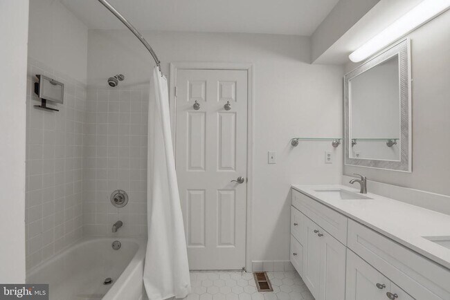 Building Photo - 20 Andover Cir