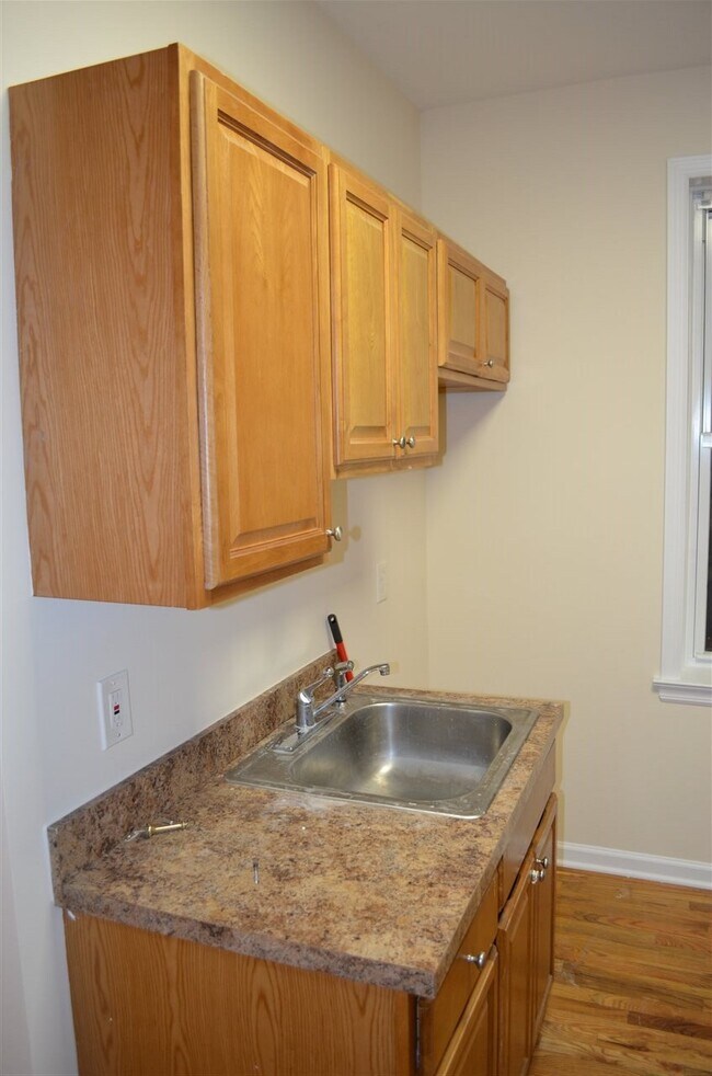 Building Photo - 45 51st St