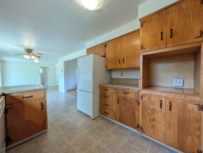 Building Photo - 3-Bedroom, 2-Bath Home In The River Road A...