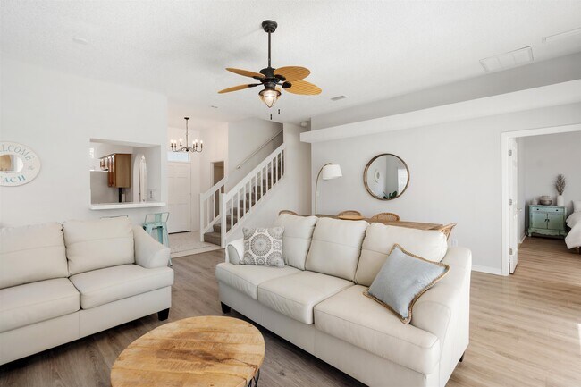 Building Photo - 212 Somerset Ct