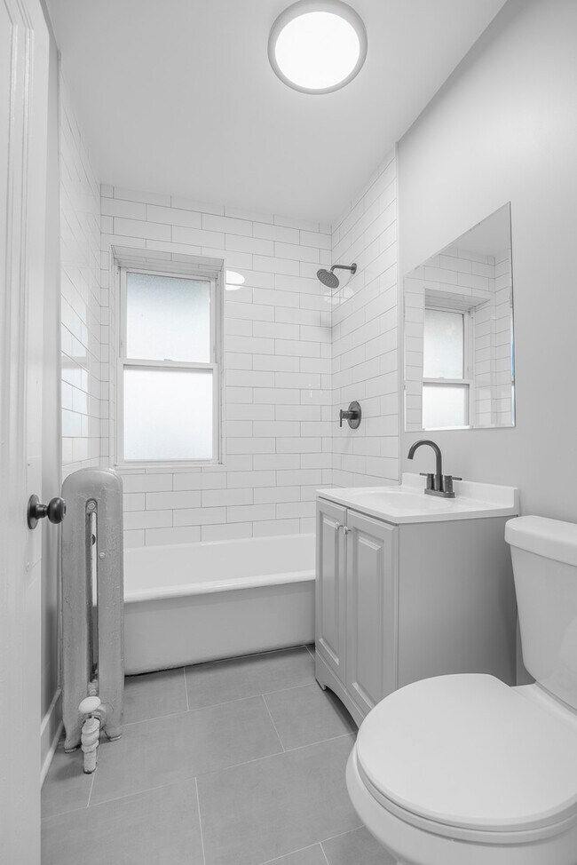 Building Photo - 2422 W Fargo Ave