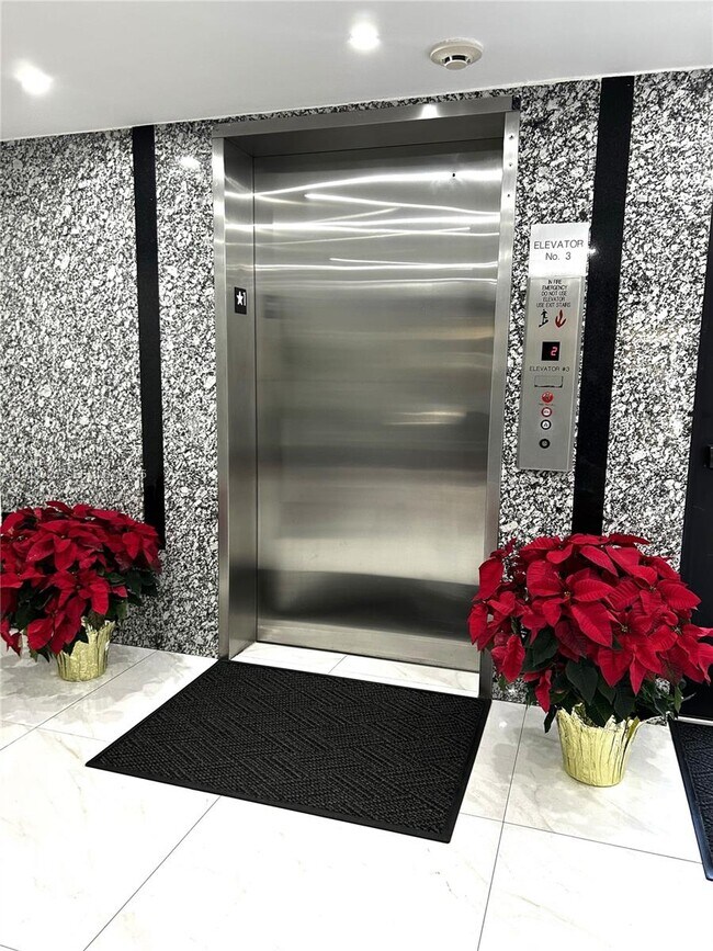 Building Photo - 16919 N Bay Rd