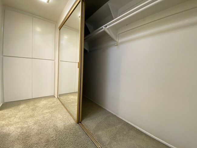 Building Photo - Beautiful corner condo in Lake San Marcos