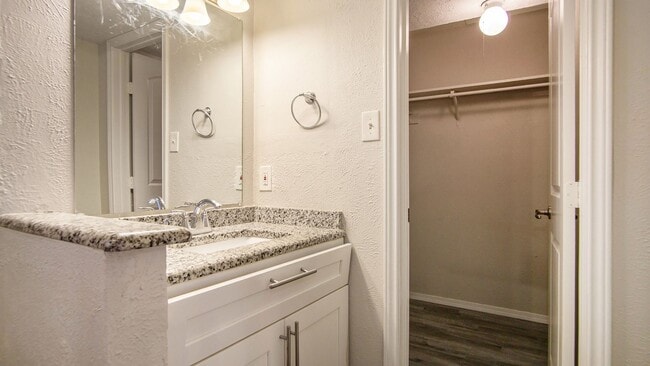 Building Photo - Updated 2/2 with Granite Counter Tops and ...