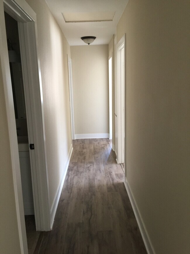 Building Photo - Riverside Home 4bd/ 2ba