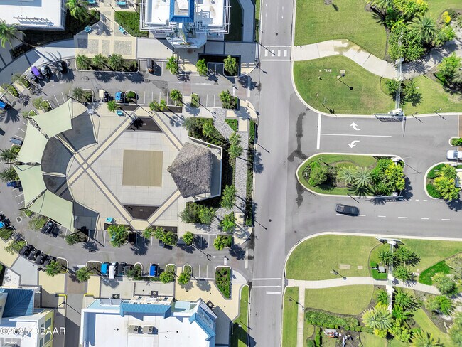 Building Photo - 215 Summertime Pl