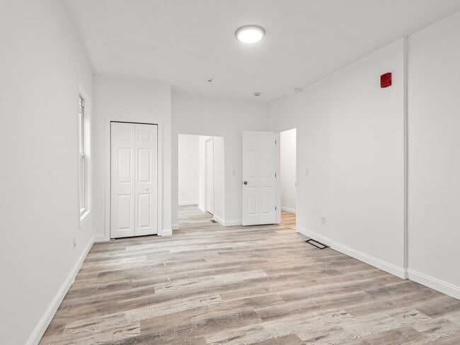 Building Photo - 42 William St