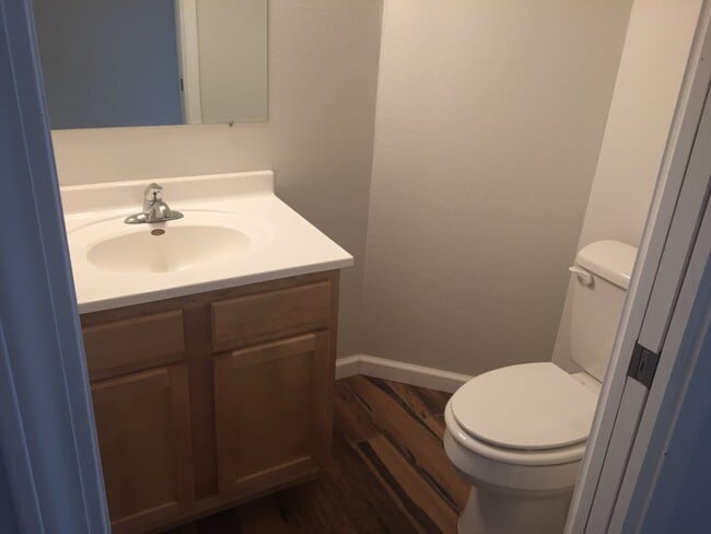Building Photo - Parkview Townhomes