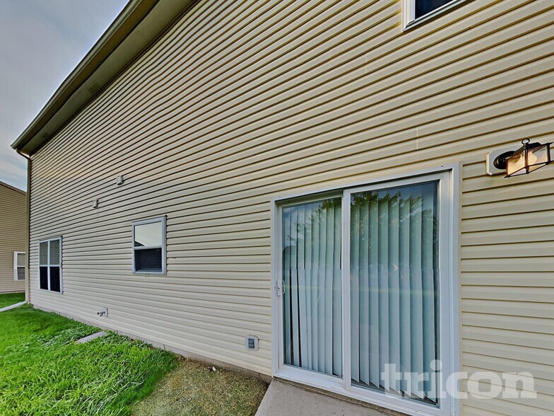 Building Photo - 6804 Smithfield Blvd