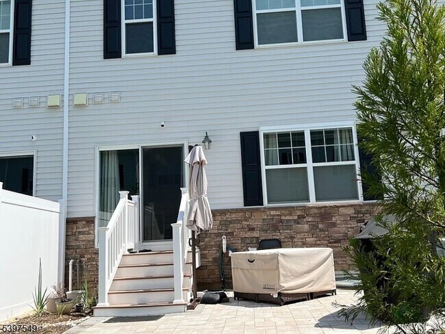 Building Photo - 31 Gerhard Pl