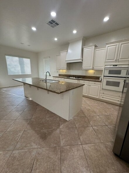 Building Photo - 5313 Pelican Hill Dr