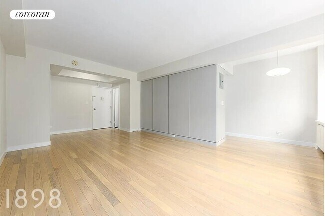 Building Photo - 245 E 80th St