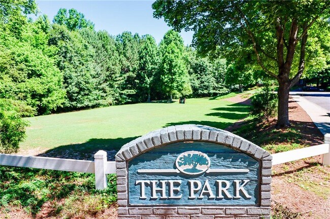 Building Photo - 2680 Hampton Park Dr