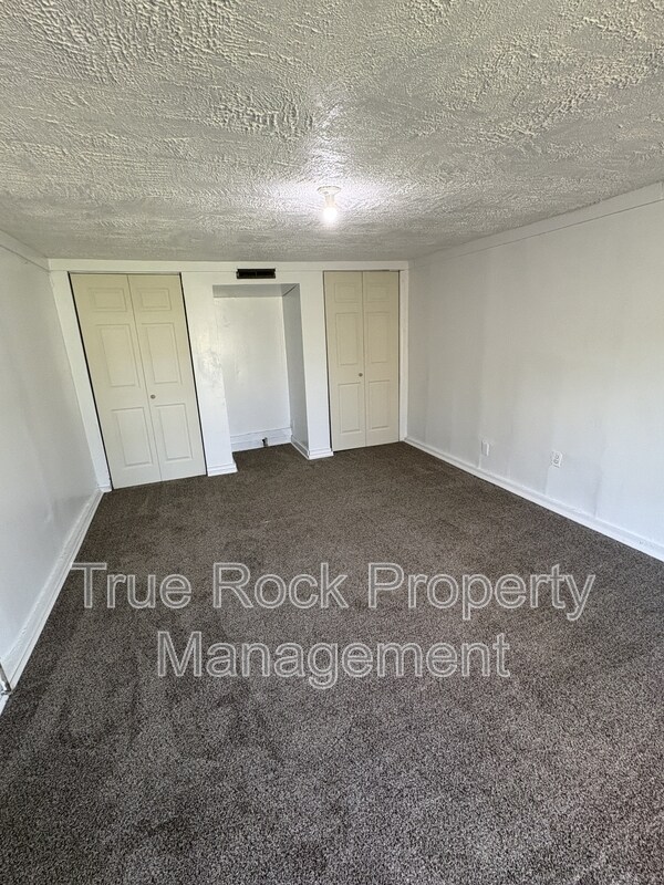 Building Photo - 730 W 8th St