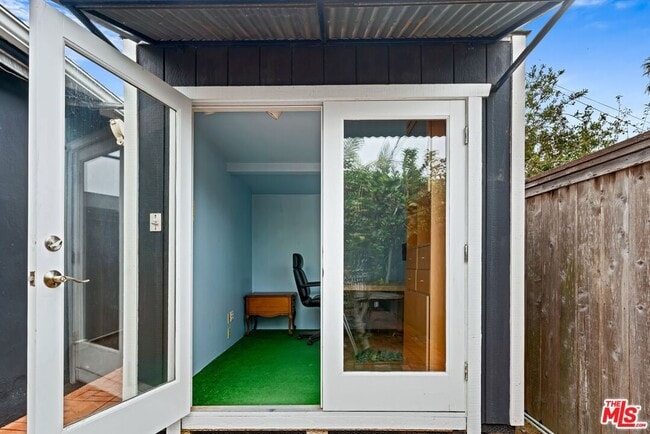 Building Photo - 8176 La Jolla Shores Dr