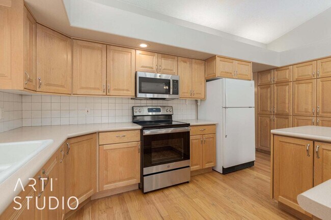 Building Photo - Beautiful home in well kept community