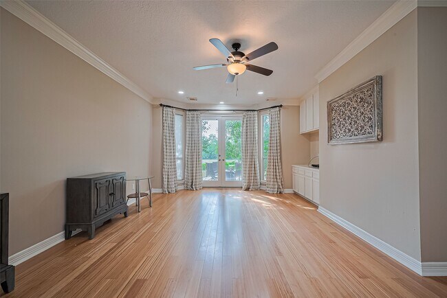 Building Photo - 1123 Horseshoe Dr