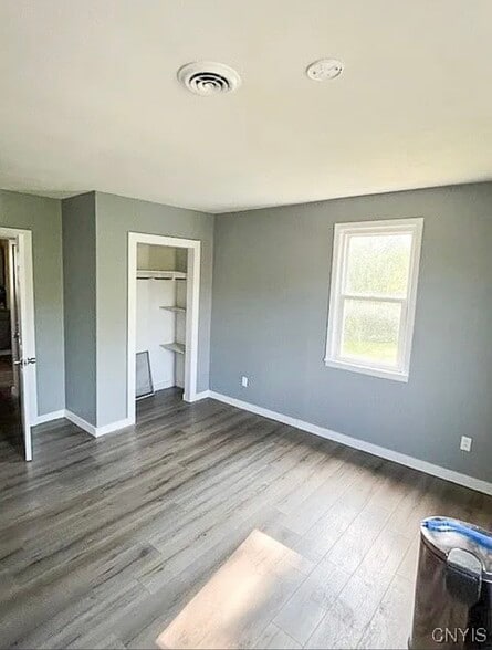 Building Photo - 110 N Main St