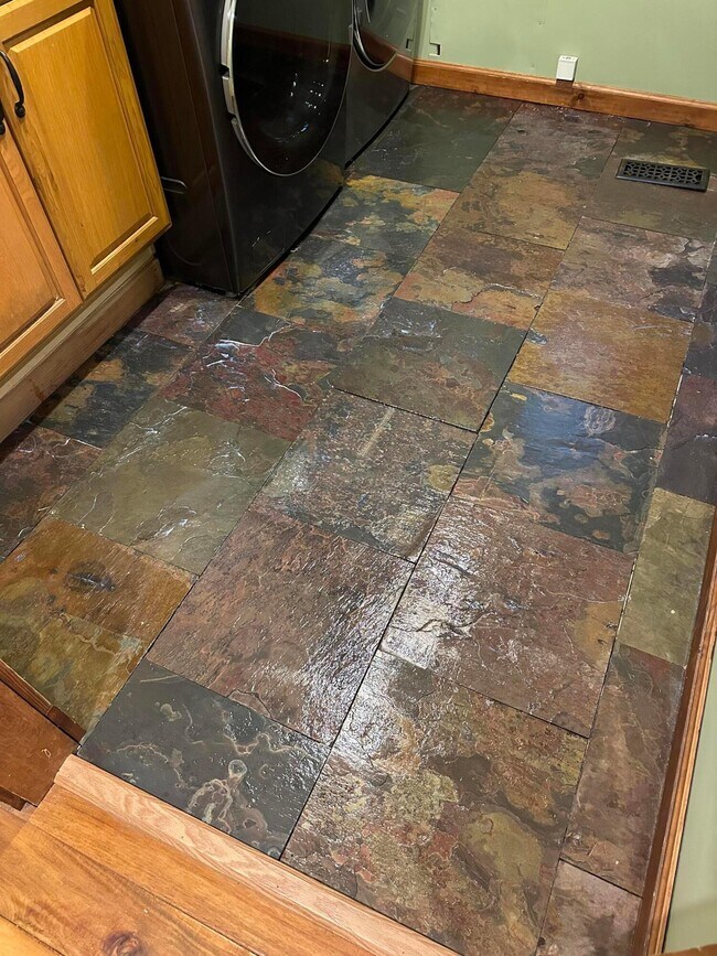 Building Photo - 4841 Julian Rd SW