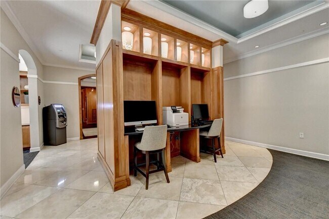 Building Photo - 3445 Stratford Rd NE