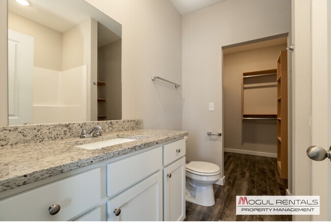 Building Photo - 596 E Martens Ct