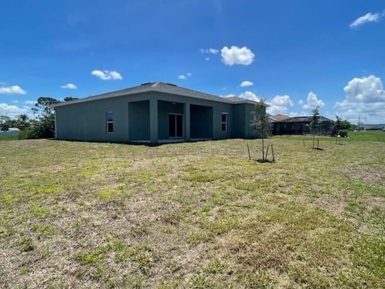 Building Photo - 4/2 Single Family Home