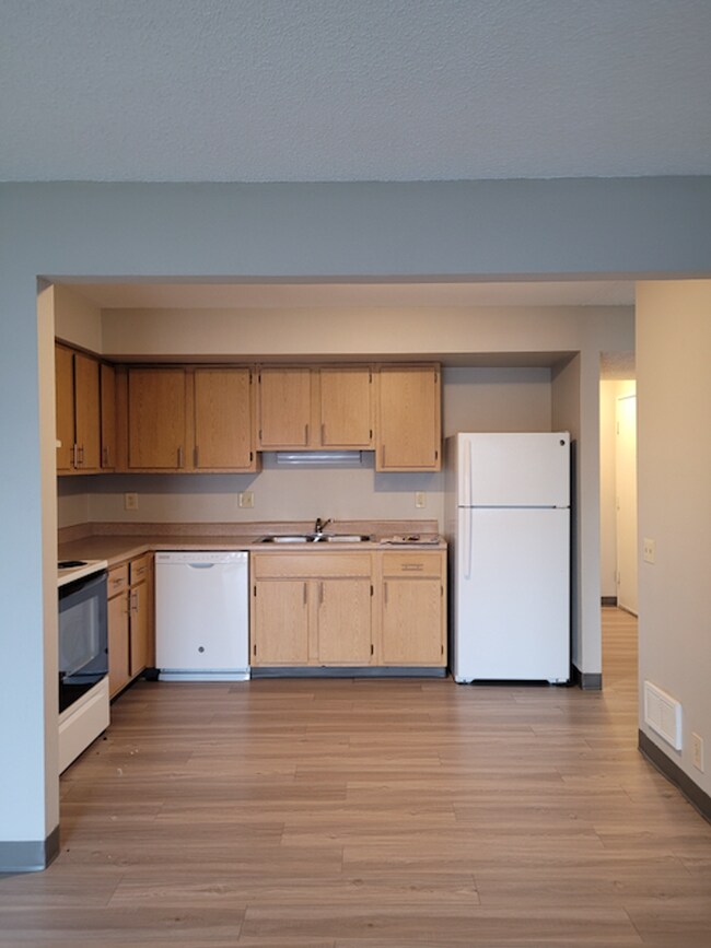 Building Photo - Spacious 1 Bedroom