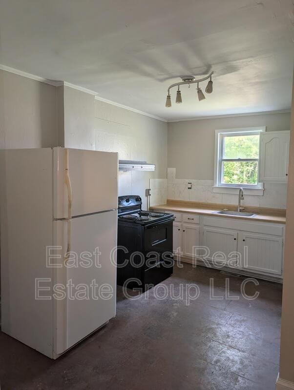 Building Photo - 304 1/2 W Martin St