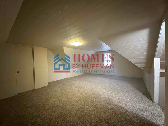 Building Photo - Three Bedroom House | Move In Ready!