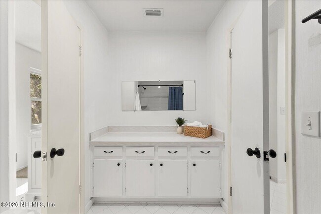 Building Photo - 8140 Sutton Pl N