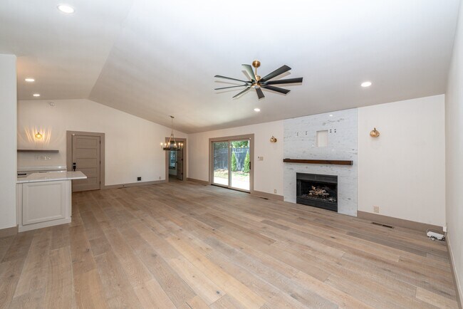 Building Photo - 626 Copperfield Dr