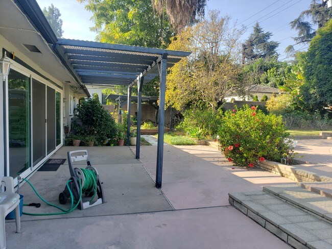 Building Photo - 475 Oxford Dr