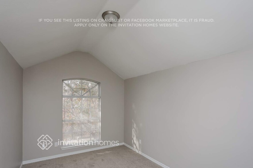 Building Photo - 2404 Manchester Dr