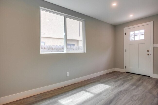 Building Photo - 3266