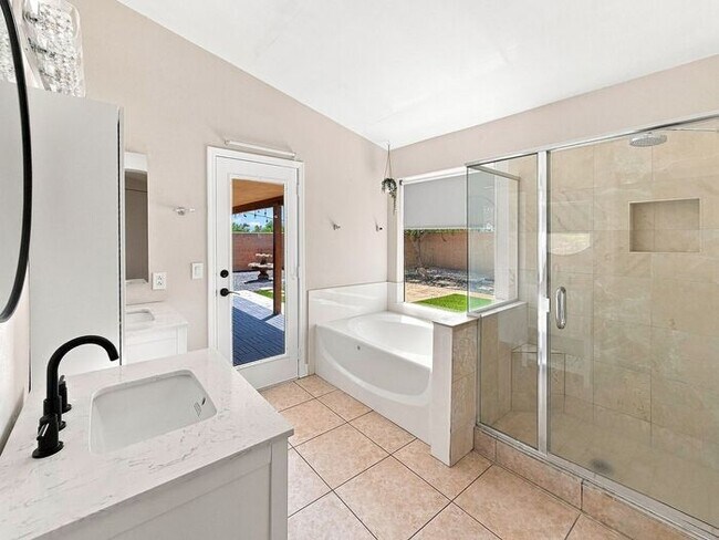 Building Photo - 4 Bedroom Home in the Heart of Ahwatukee for Rent