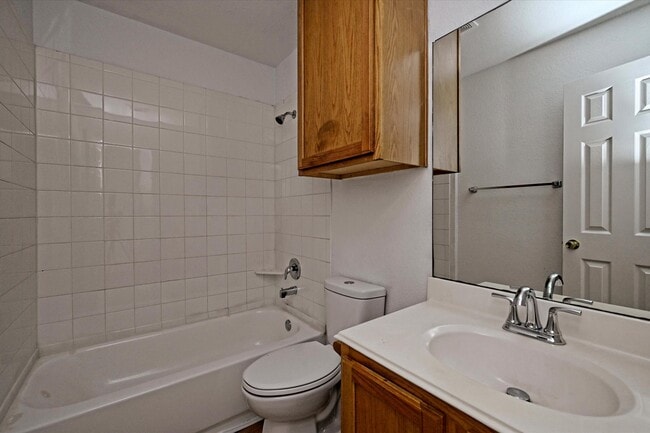 Building Photo - 108 N Mockingbird Cir