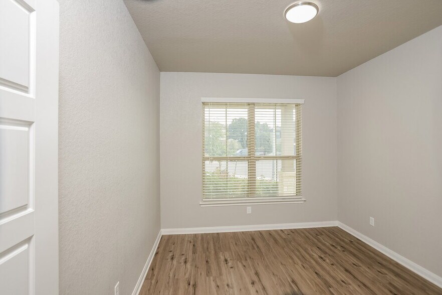 Building Photo - 15112 Dione Bend